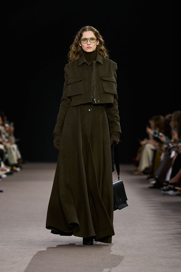 【Max Mara Sfilata】RUNWAYウールジャケット Untamed Heroine: Fall-Winter 2025 Fashion Show | Max Mara